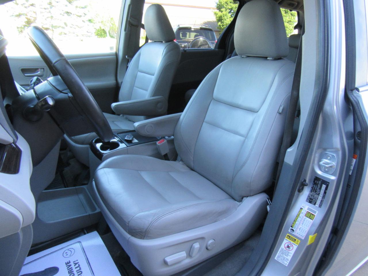 Toyota Sienna XLE FWD 8-Passenger V6 2015