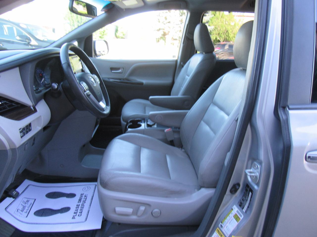 Toyota Sienna XLE FWD 8-Passenger V6 2015