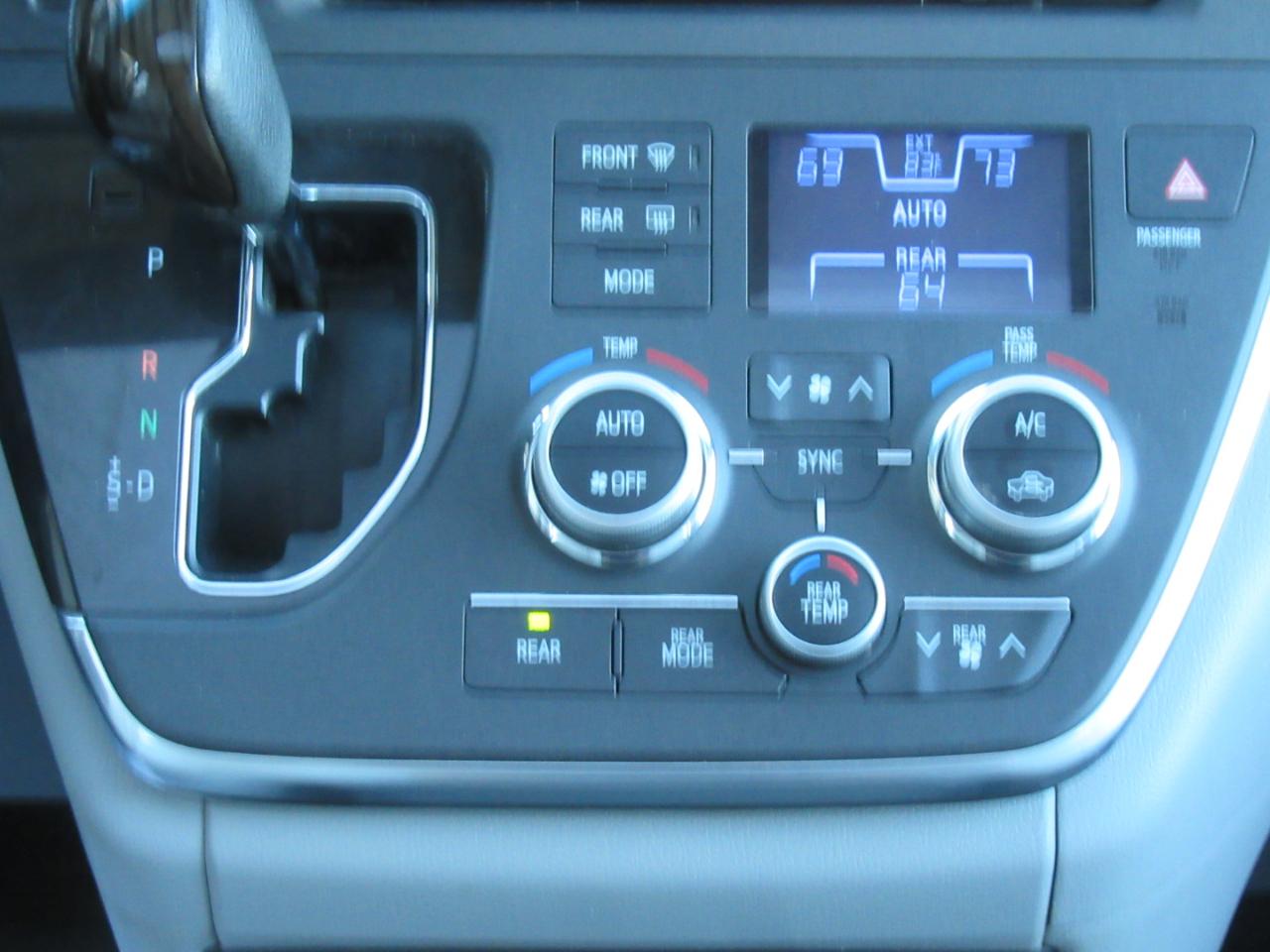 Toyota Sienna XLE FWD 8-Passenger V6 2015