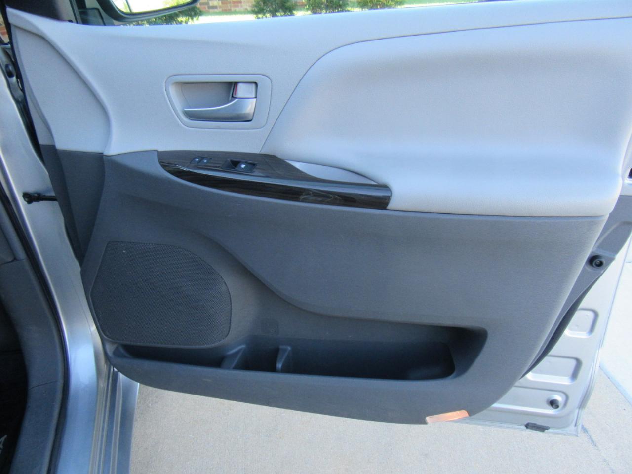 Toyota Sienna XLE FWD 8-Passenger V6 2015