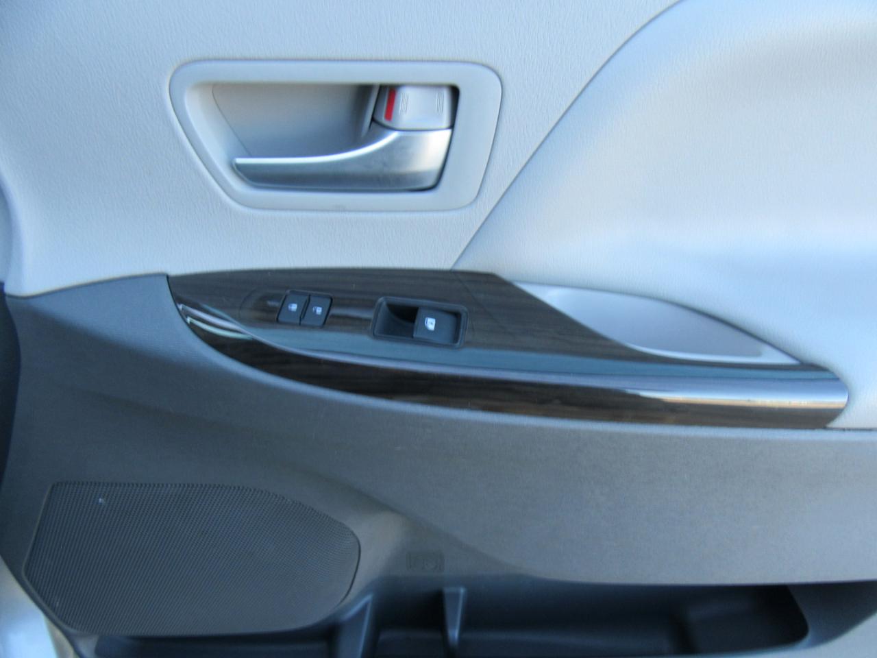 Toyota Sienna XLE FWD 8-Passenger V6 2015