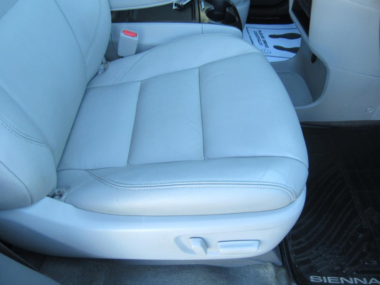 Toyota Sienna XLE FWD 8-Passenger V6 2015