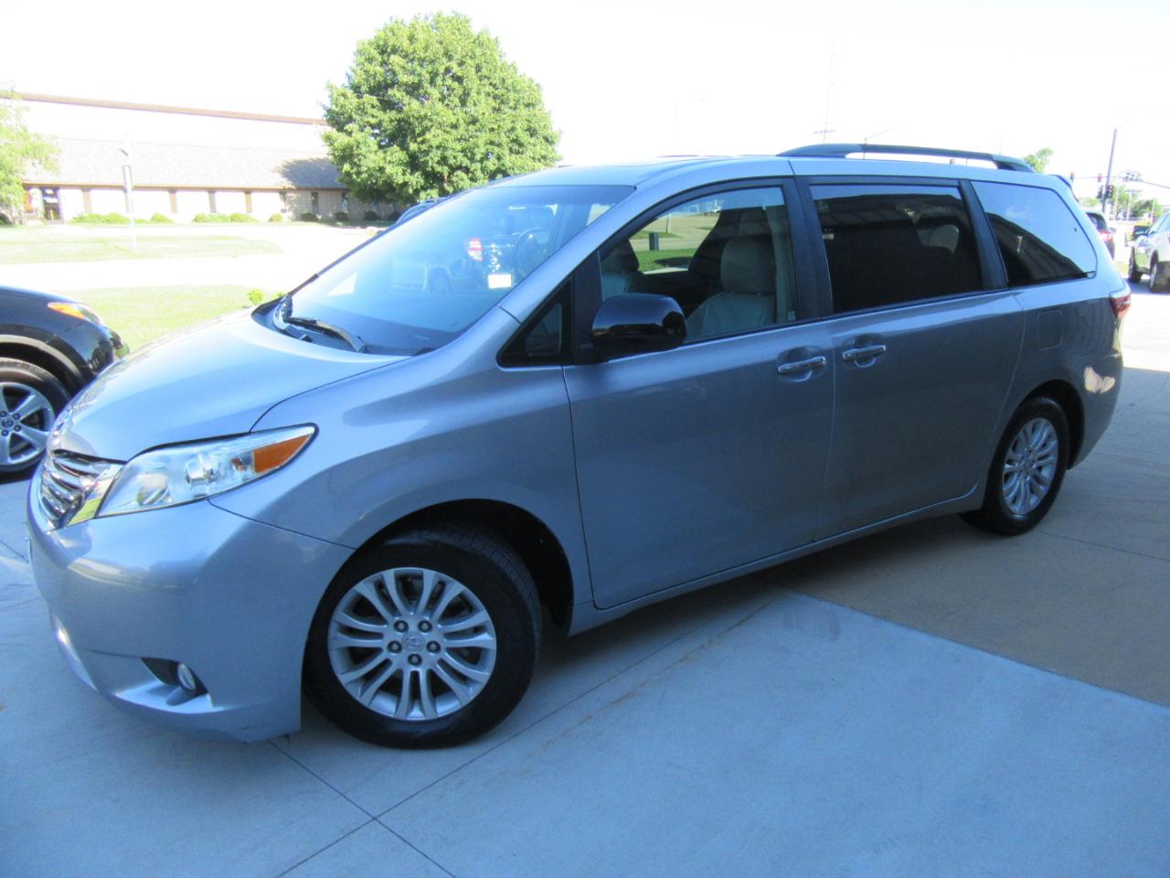 Toyota Sienna XLE FWD 8-Passenger V6 2015