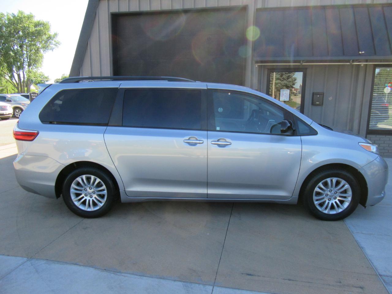 Toyota Sienna XLE FWD 8-Passenger V6 2015