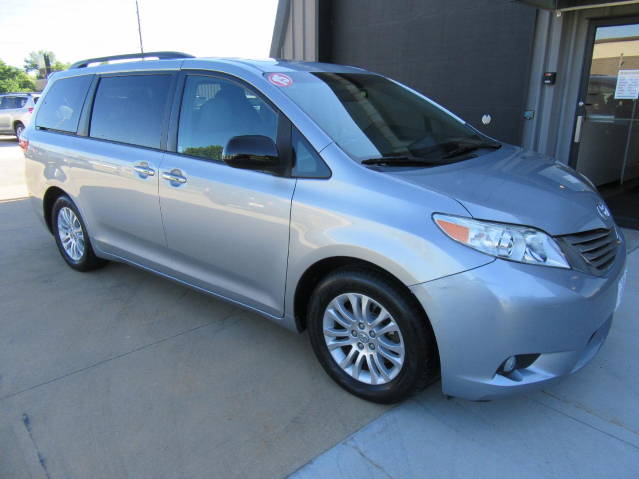 Toyota Sienna XLE FWD 8-Passenger V6 2015