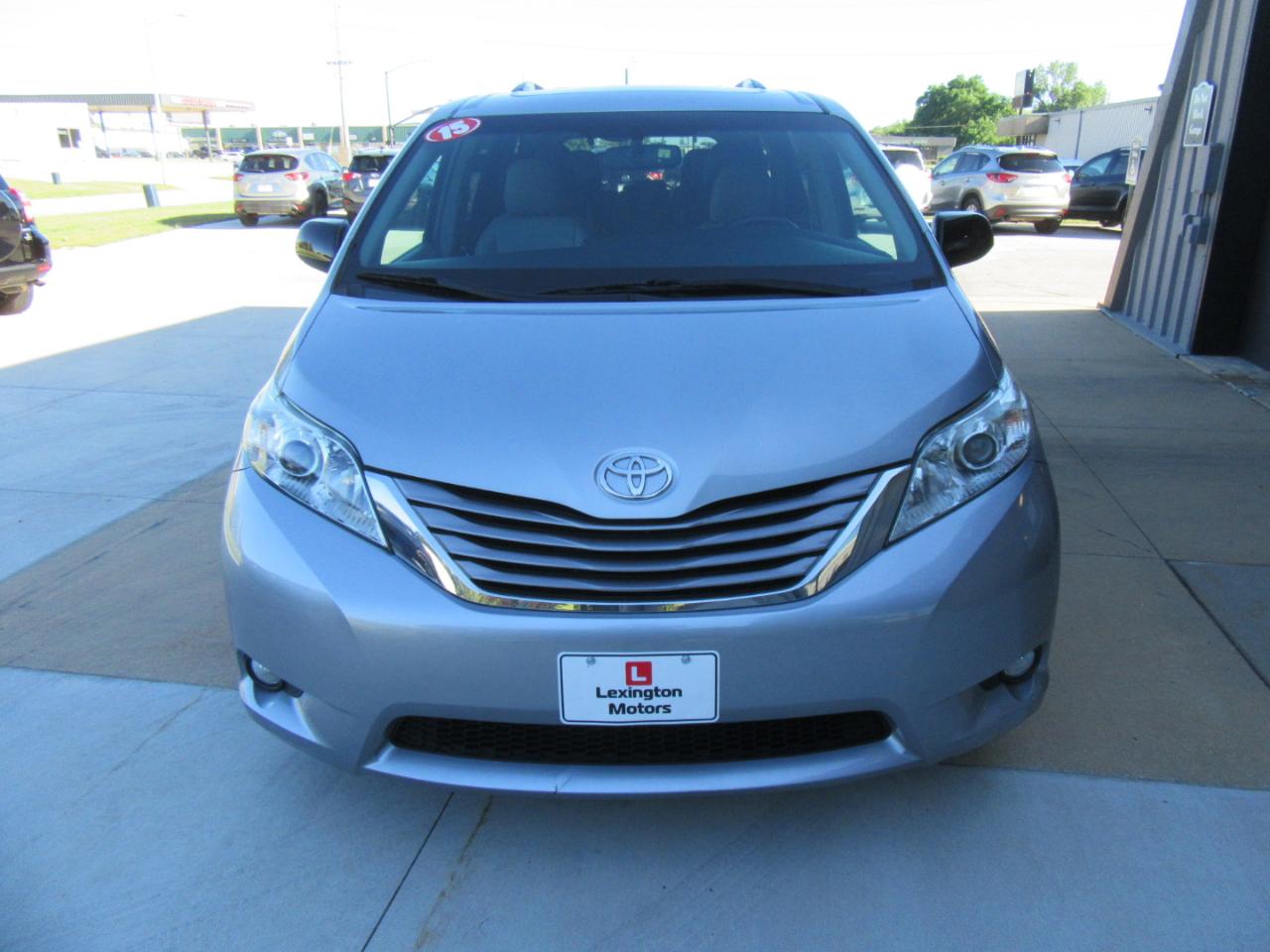 Toyota Sienna XLE FWD 8-Passenger V6 2015