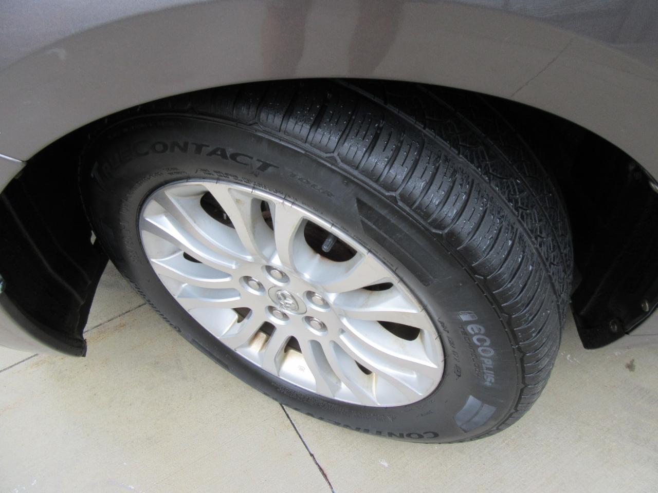 Toyota Sienna XLE FWD 8-Passenger V6 2013