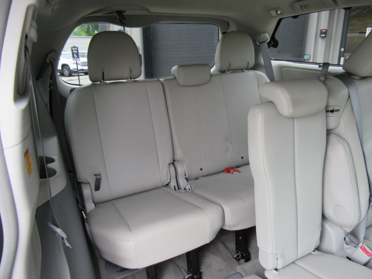 Toyota Sienna XLE FWD 8-Passenger V6 2013