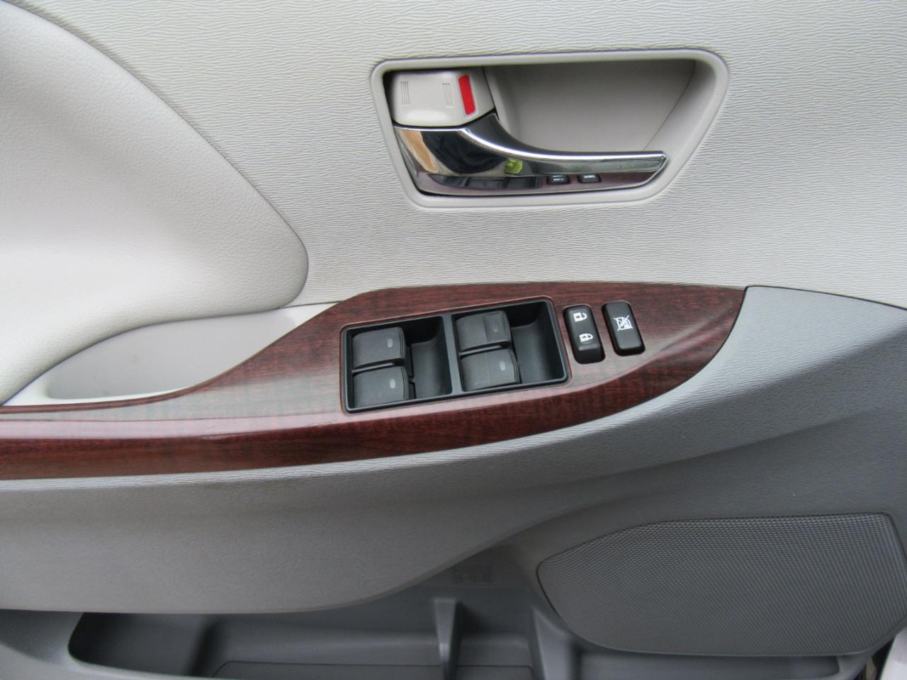 Toyota Sienna XLE FWD 8-Passenger V6 2013