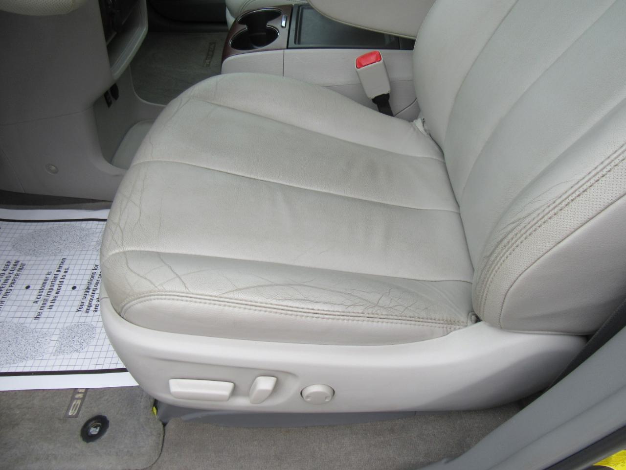Toyota Sienna XLE FWD 8-Passenger V6 2013