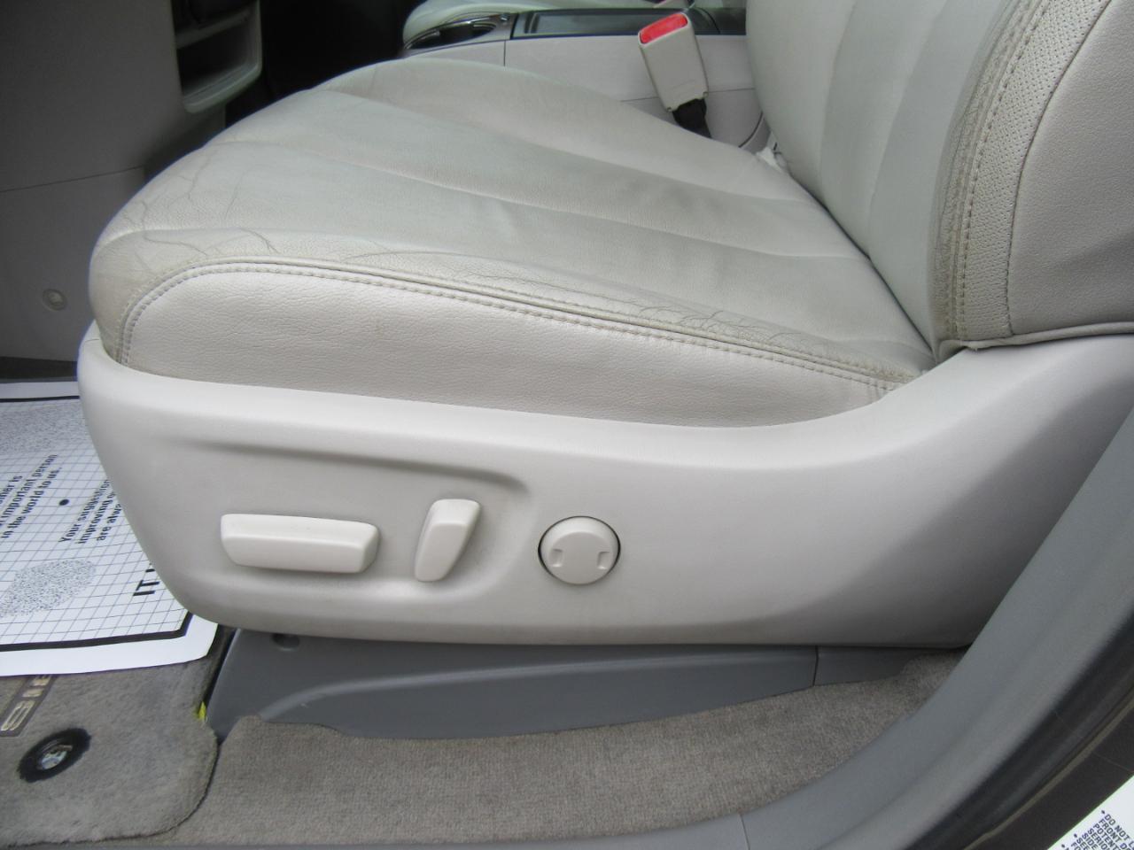 Toyota Sienna XLE FWD 8-Passenger V6 2013