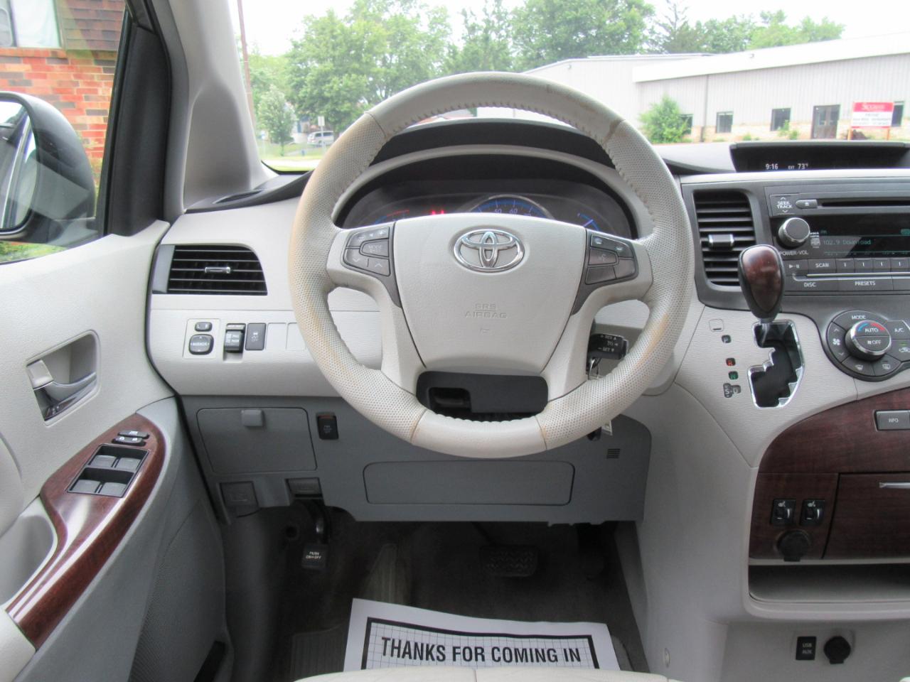Toyota Sienna XLE FWD 8-Passenger V6 2013