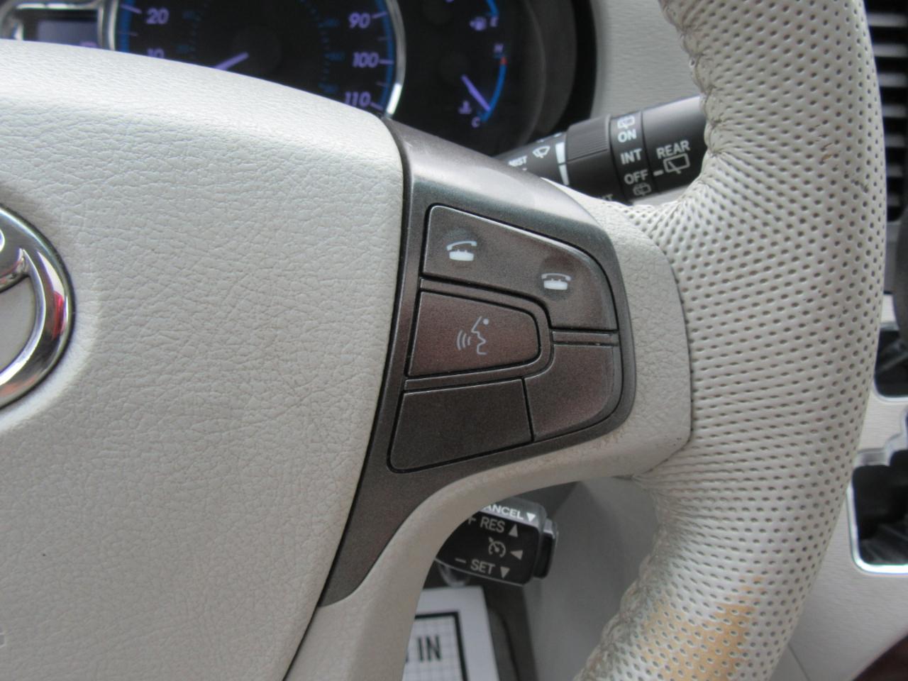 Toyota Sienna XLE FWD 8-Passenger V6 2013