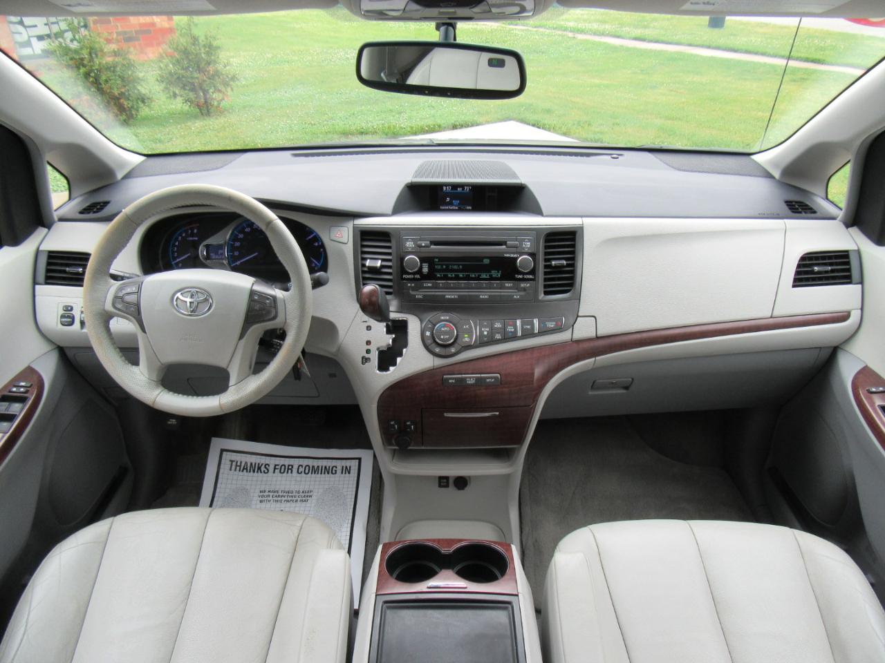 Toyota Sienna XLE FWD 8-Passenger V6 2013