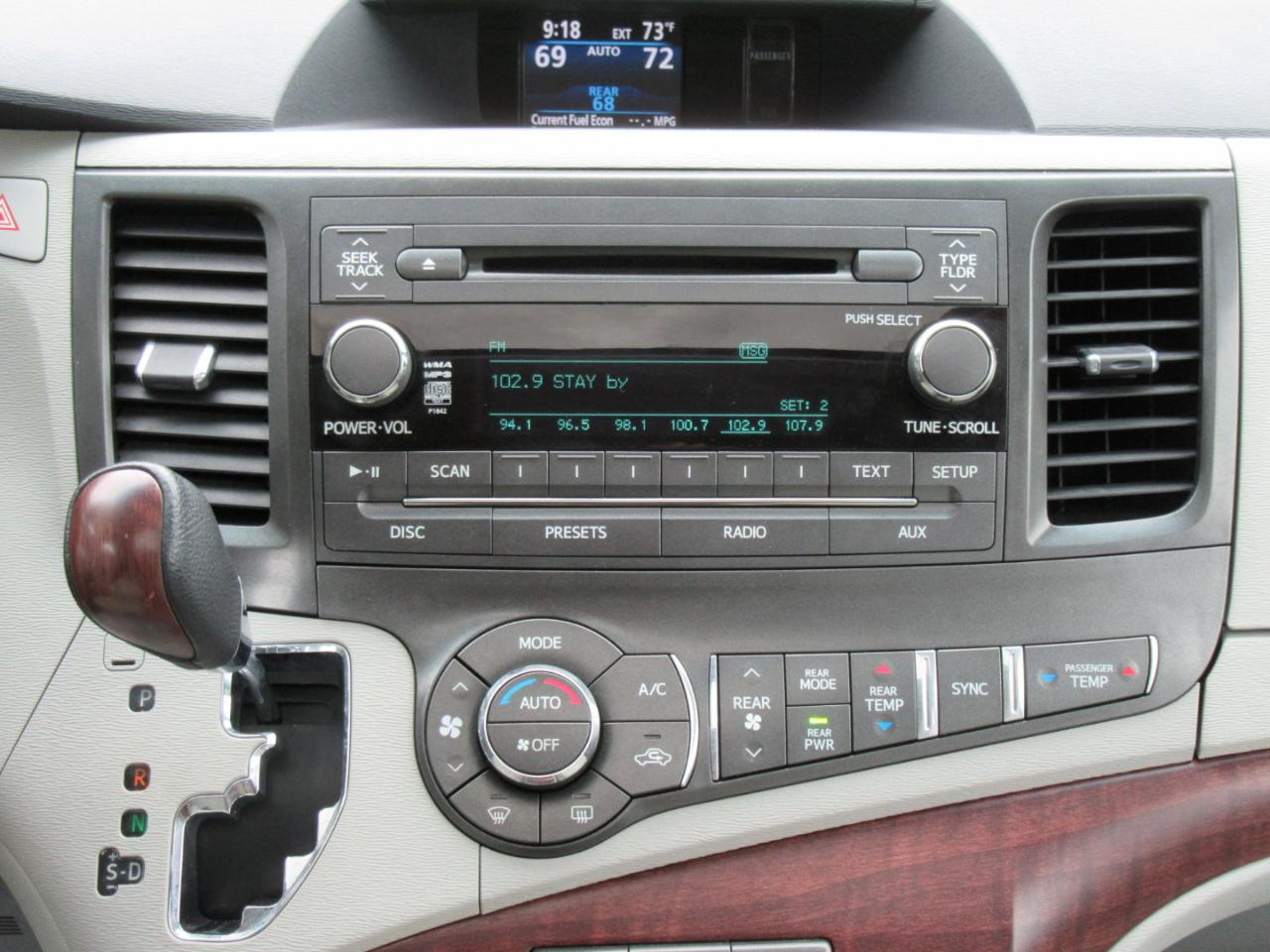 Toyota Sienna XLE FWD 8-Passenger V6 2013