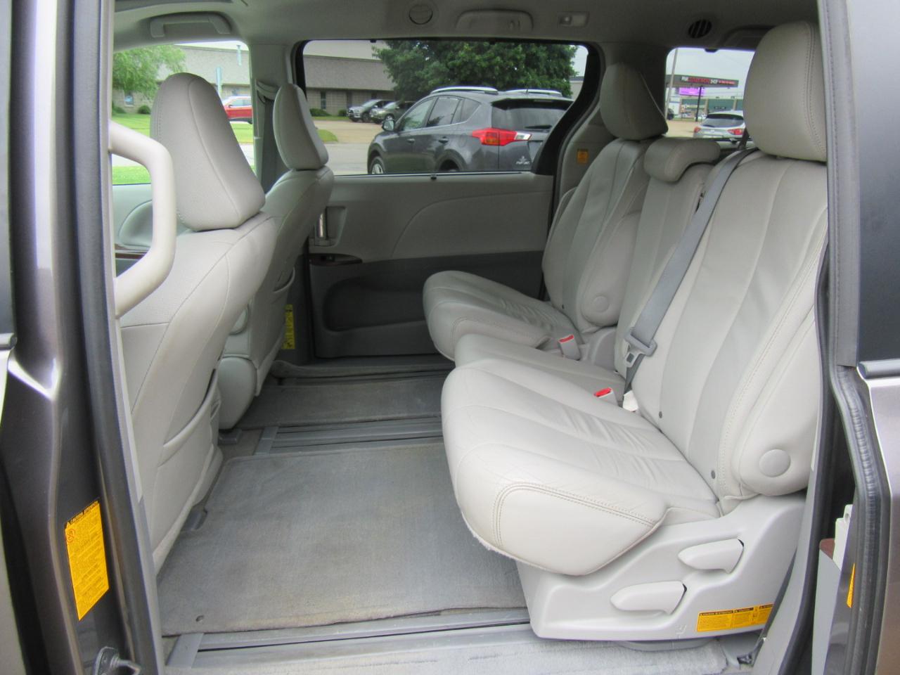Toyota Sienna XLE FWD 8-Passenger V6 2013