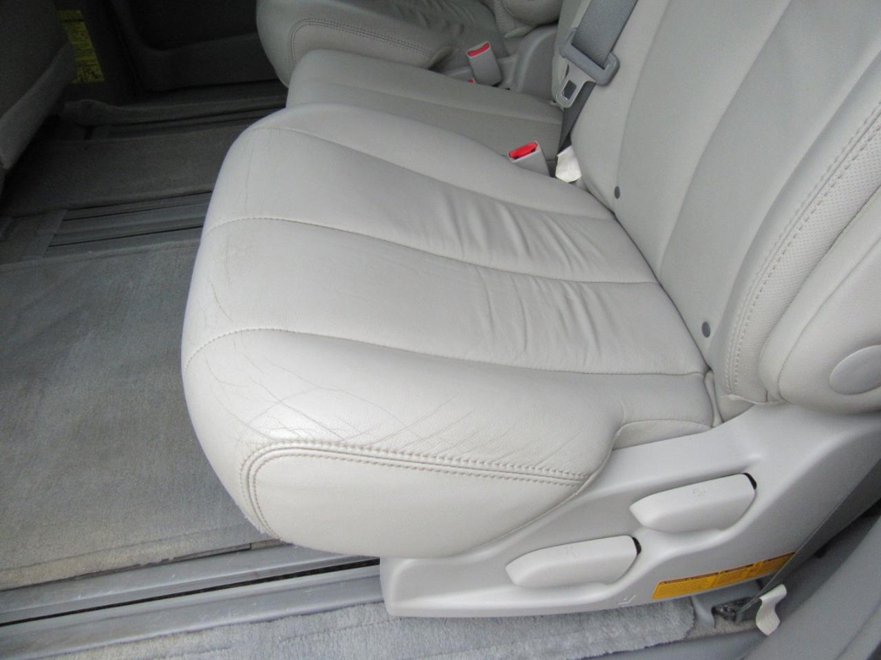 Toyota Sienna XLE FWD 8-Passenger V6 2013
