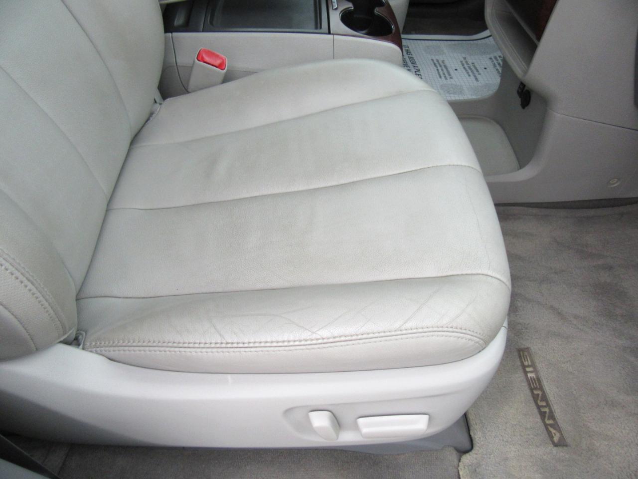 Toyota Sienna XLE FWD 8-Passenger V6 2013