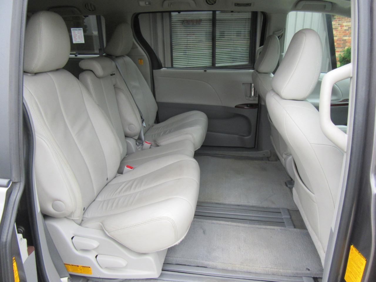 Toyota Sienna XLE FWD 8-Passenger V6 2013