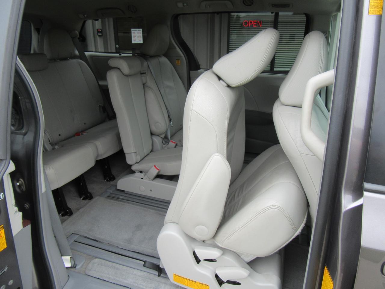 Toyota Sienna XLE FWD 8-Passenger V6 2013