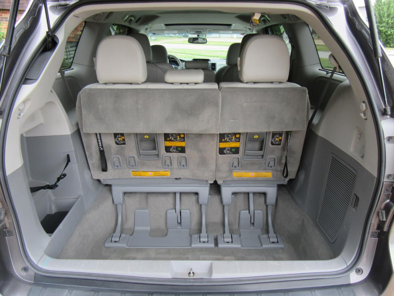 Toyota Sienna XLE FWD 8-Passenger V6 2013