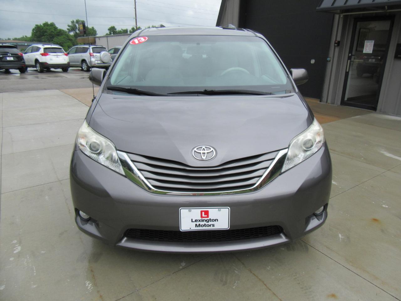 Toyota Sienna XLE FWD 8-Passenger V6 2013