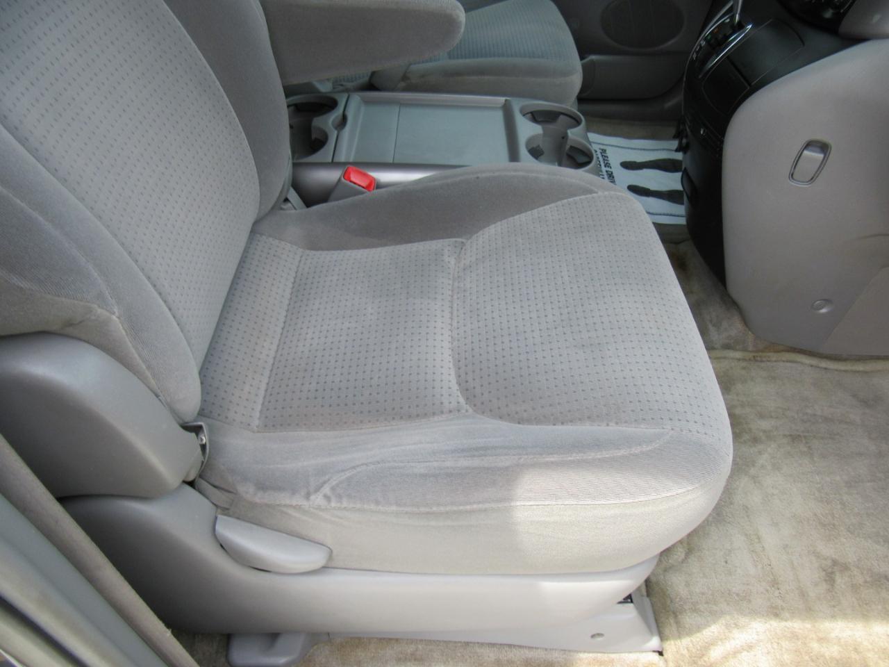 Toyota Sienna LE AWD 7-Passenger V6 2006