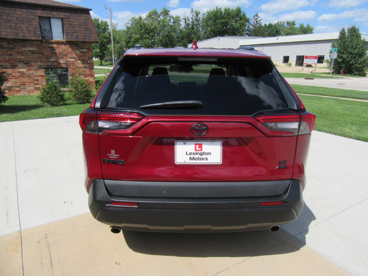 Toyota RAV4 LE AWD 2019
