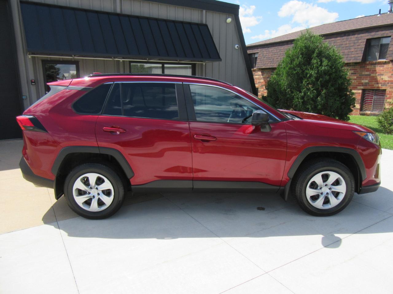 Toyota RAV4 LE AWD 2019