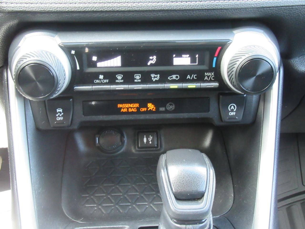 Toyota RAV4 LE AWD 2019