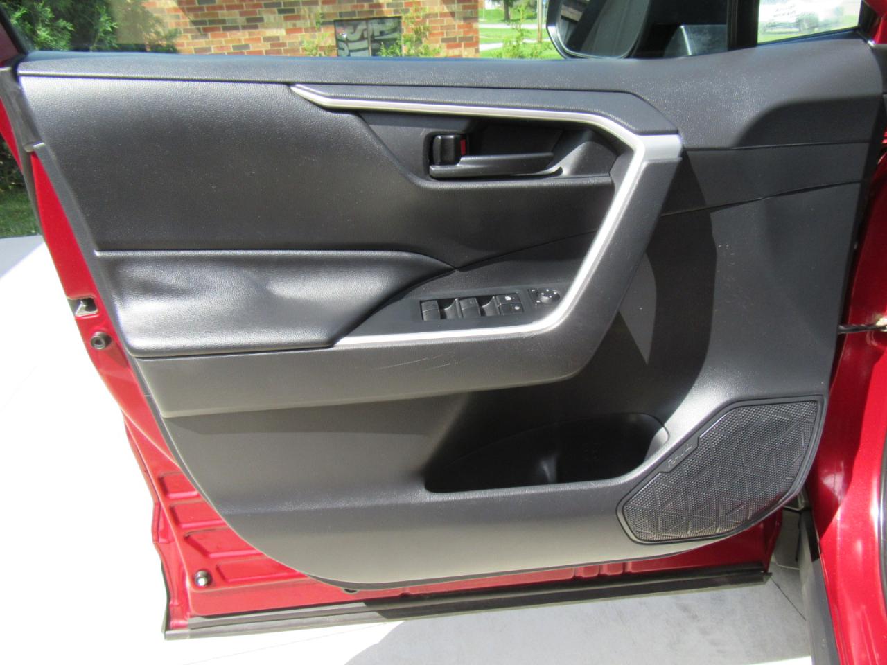 Toyota RAV4 LE AWD 2019