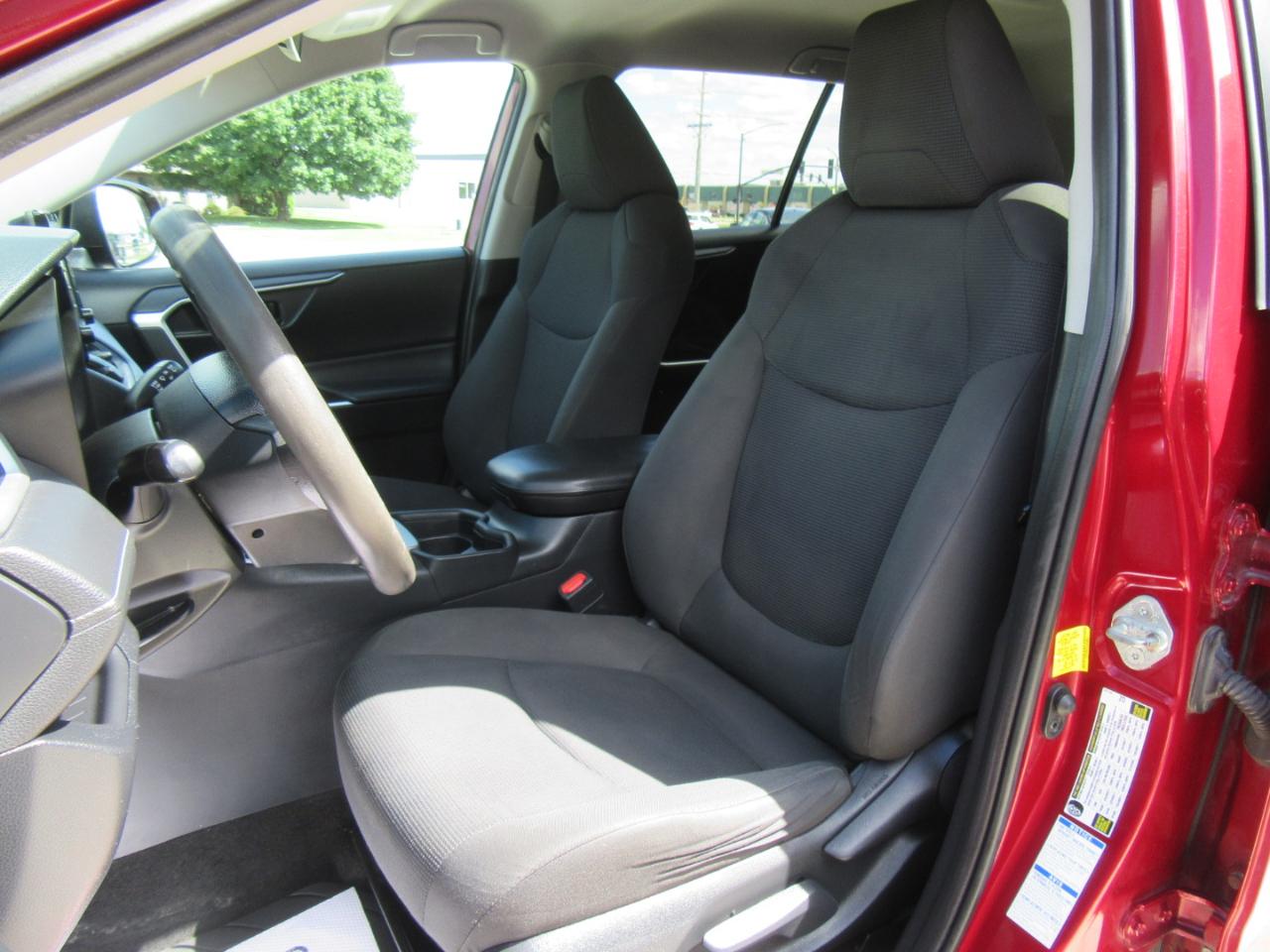 Toyota RAV4 LE AWD 2019