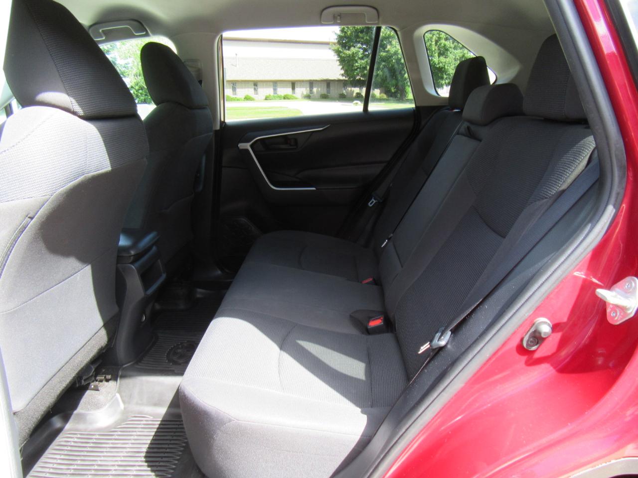 Toyota RAV4 LE AWD 2019
