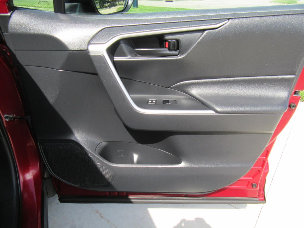Toyota RAV4 LE AWD 2019