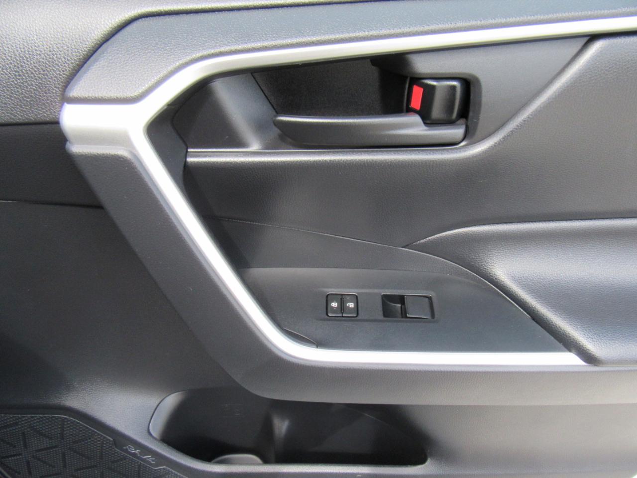 Toyota RAV4 LE AWD 2019