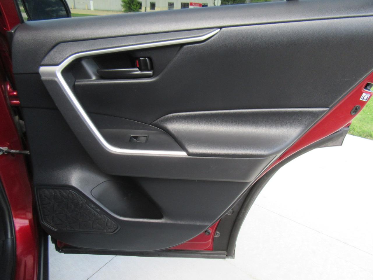 Toyota RAV4 LE AWD 2019