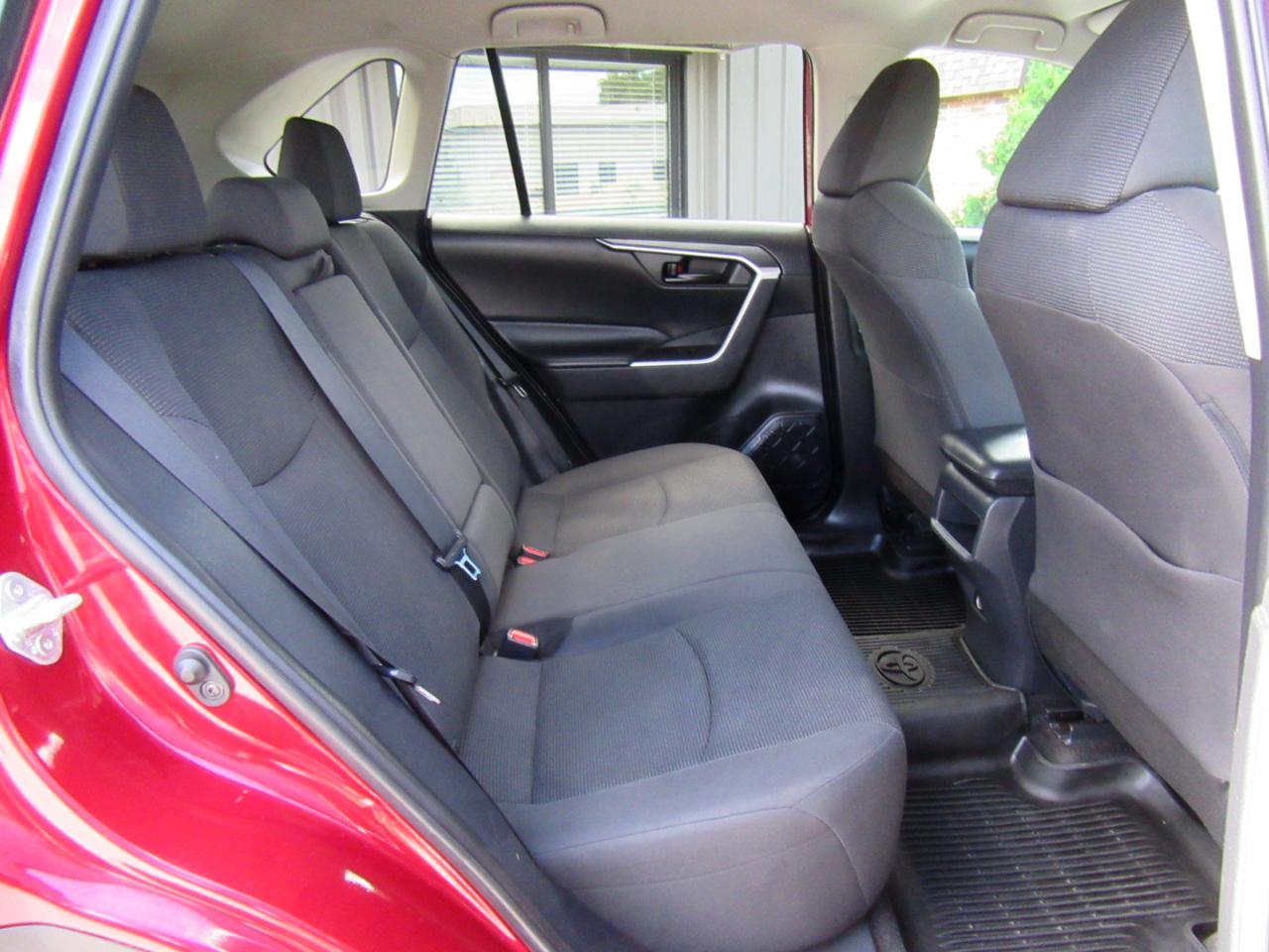 Toyota RAV4 LE AWD 2019