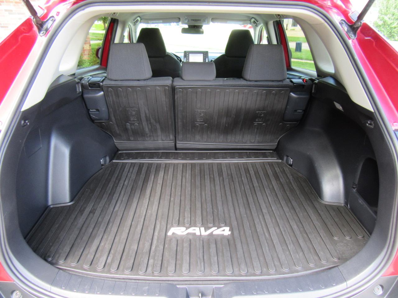 Toyota RAV4 LE AWD 2019