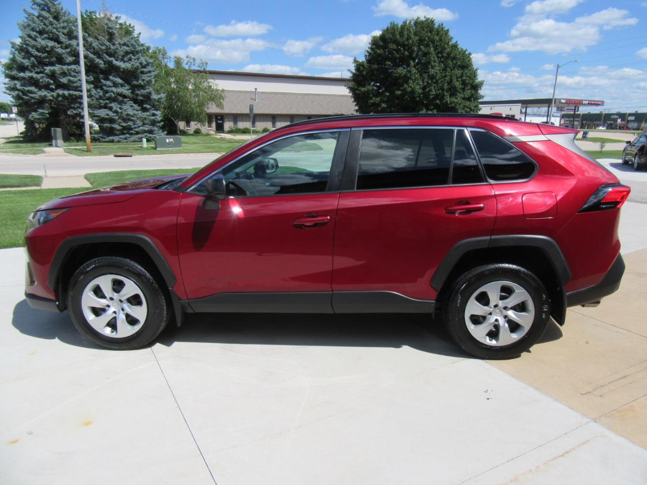 Toyota RAV4 LE AWD 2019