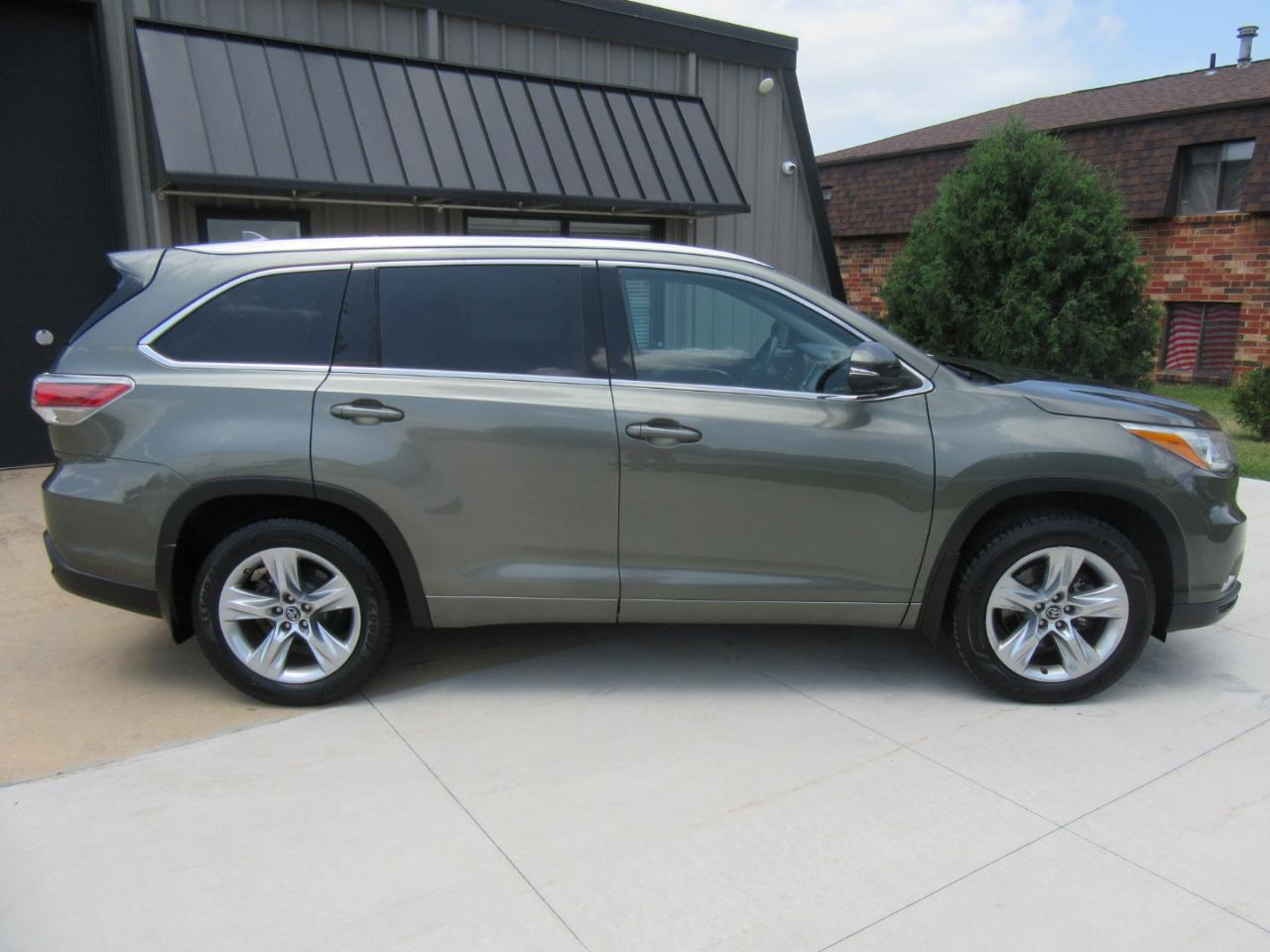Toyota Highlander Limited 2016