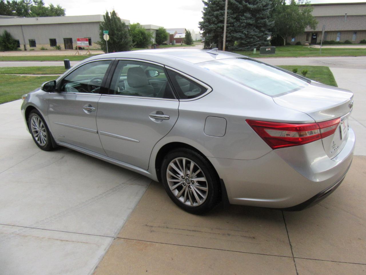 Toyota Avalon Hybrid Limited 2016
