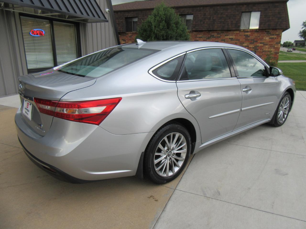 Toyota Avalon Hybrid Limited 2016