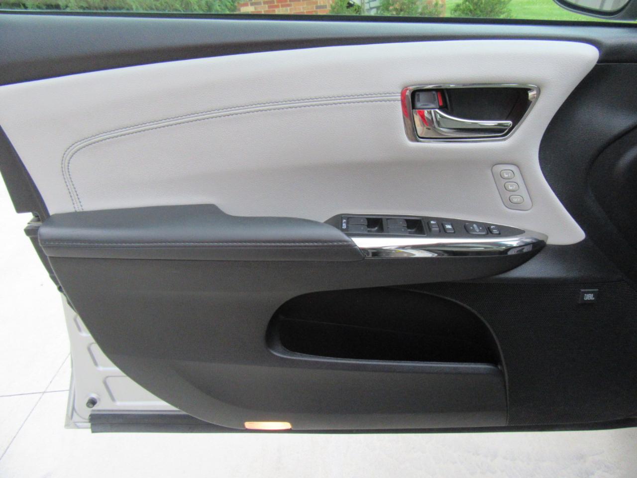 Toyota Avalon Hybrid Limited 2016