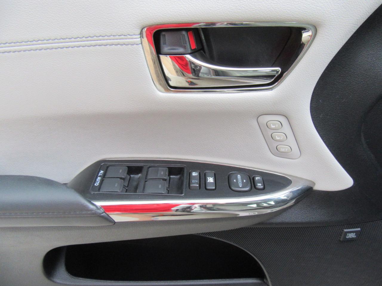 Toyota Avalon Hybrid Limited 2016
