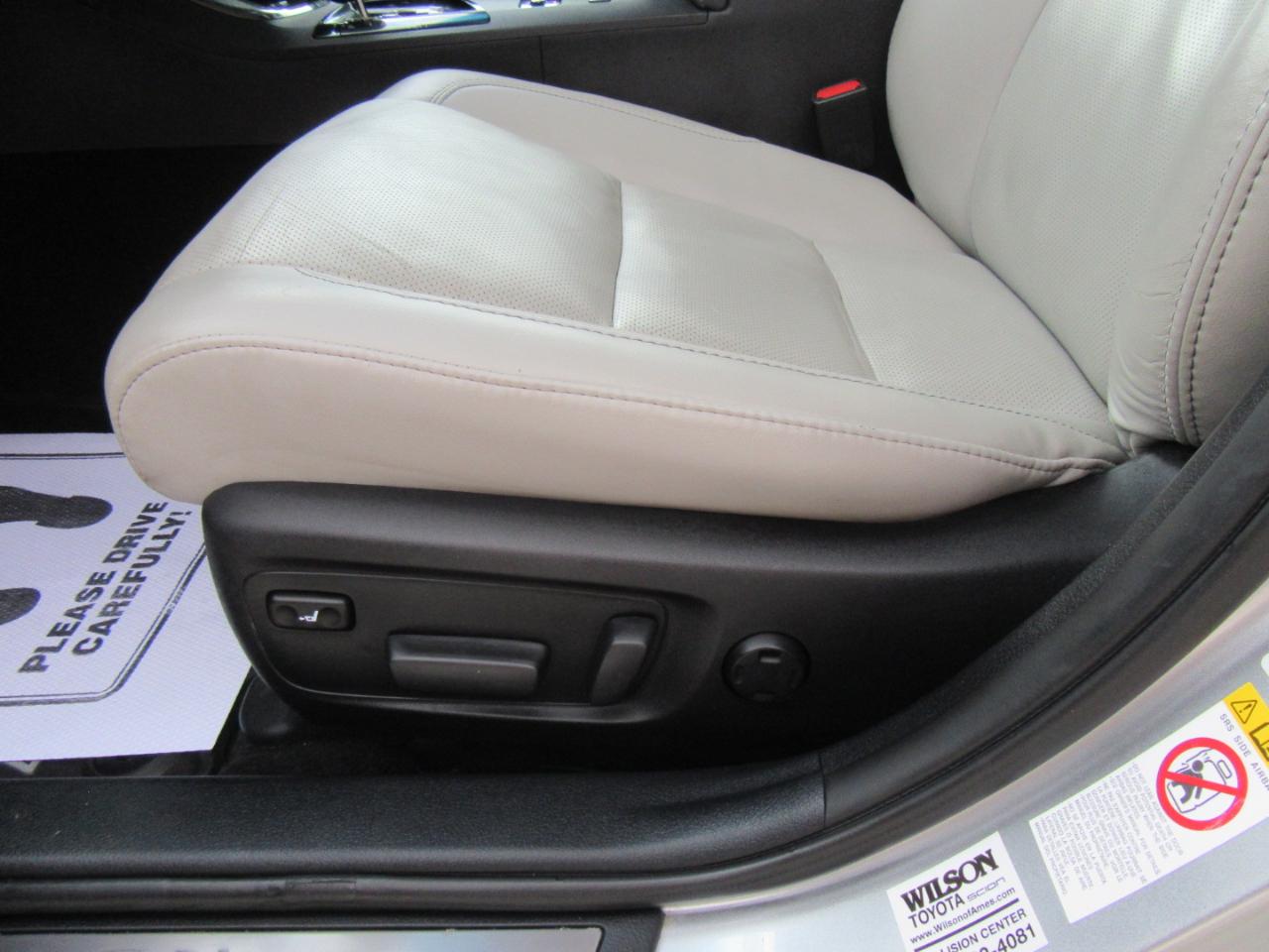 Toyota Avalon Hybrid Limited 2016