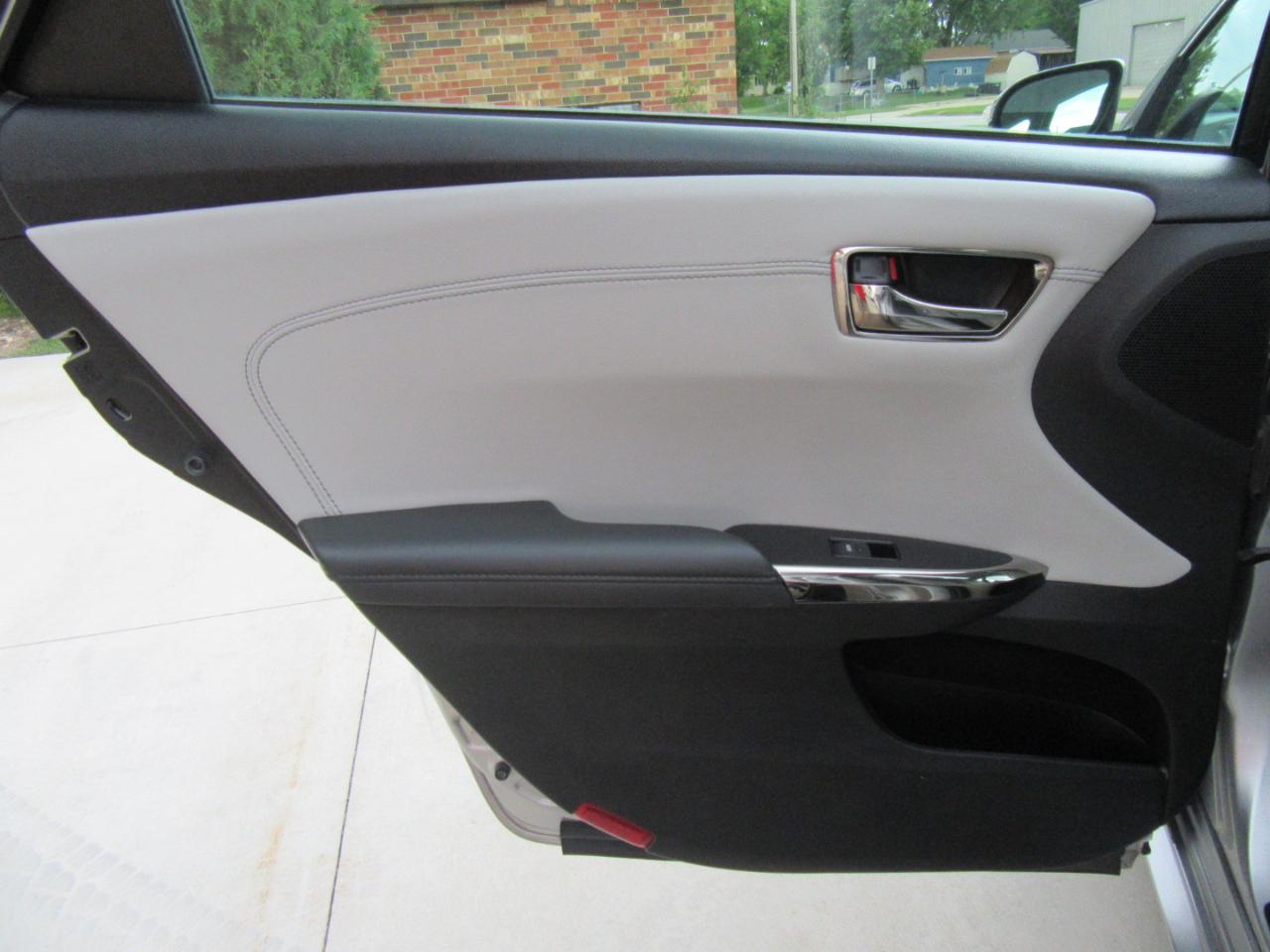 Toyota Avalon Hybrid Limited 2016