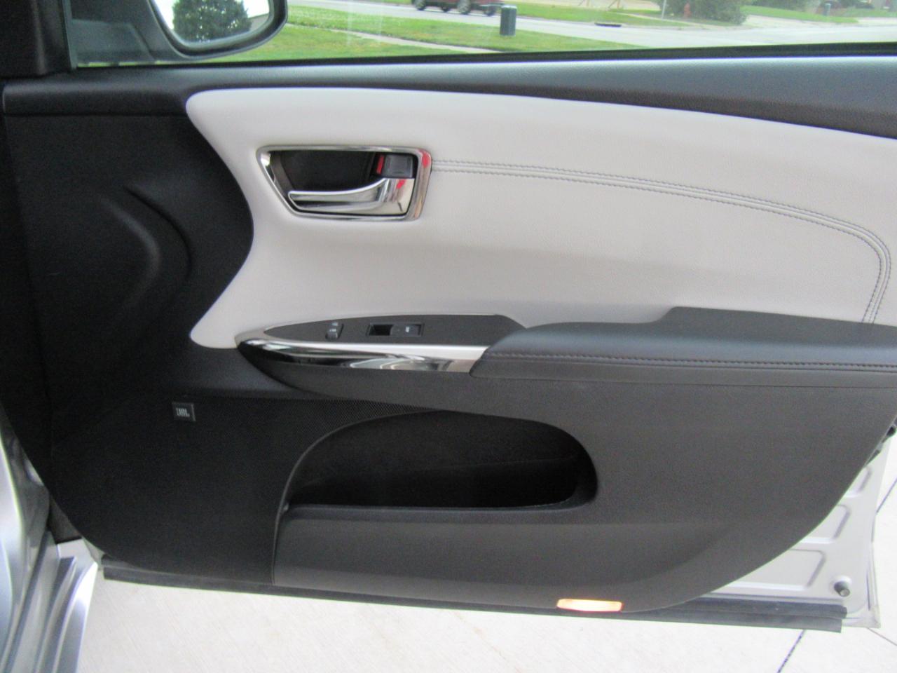 Toyota Avalon Hybrid Limited 2016