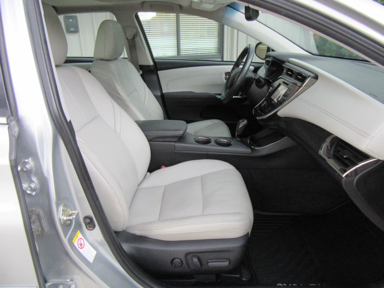 Toyota Avalon Hybrid Limited 2016
