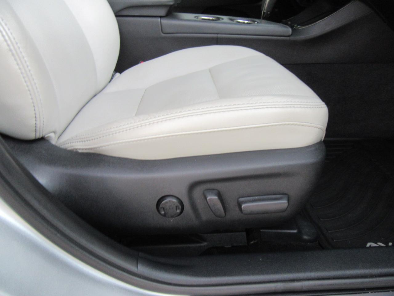 Toyota Avalon Hybrid Limited 2016