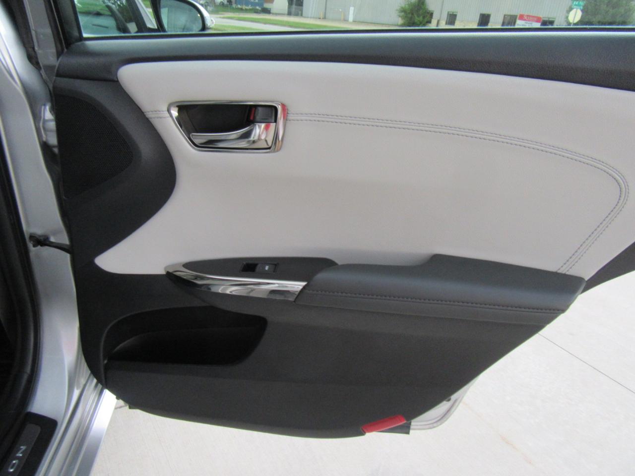 Toyota Avalon Hybrid Limited 2016